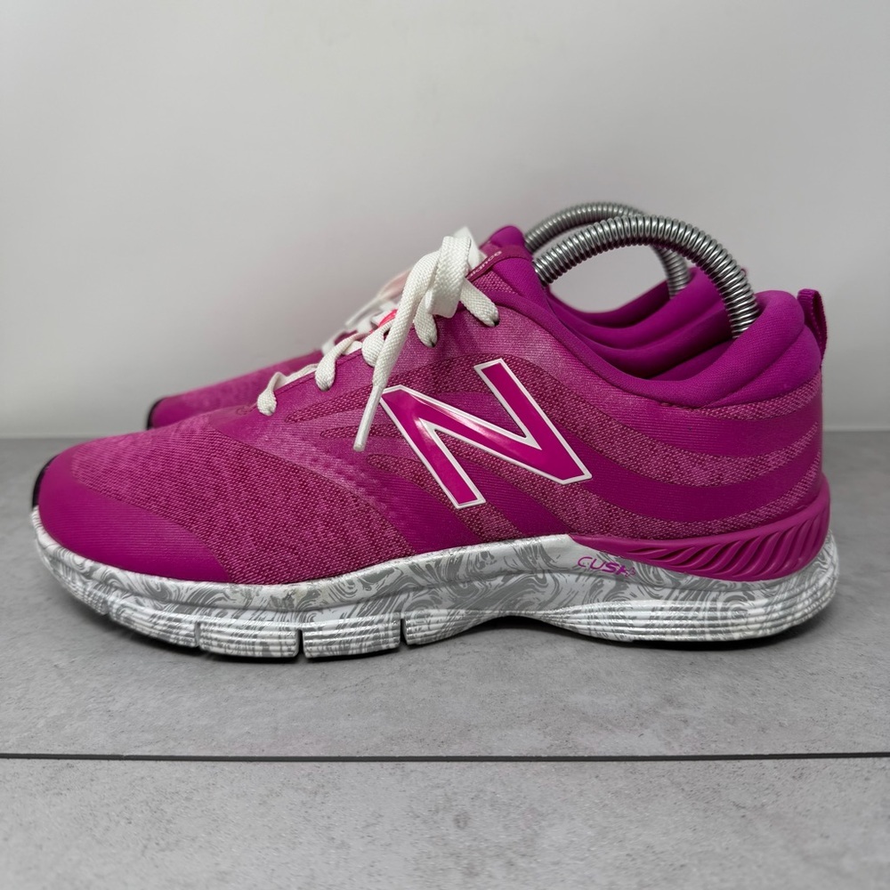 New Balance Women's Fuchsia Athletic Shoes 715 V2 Size 9 B